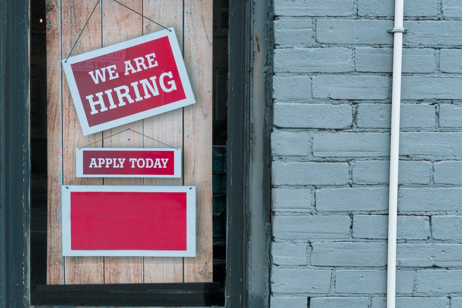 Job Market’s Bizarre Paradox: Hiring Plummets to Pandemic Lows While Layoffs Remain Scarce, Creating ‘Two-Tier’ Economy for American Workers Class of 2026 Faces Daunting Job Hunt as AI Screening, Ghosting Become New Norms